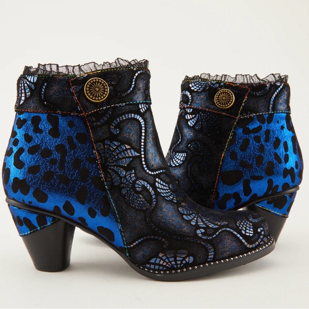 L’Artiste Dessa Bootie New in Box
